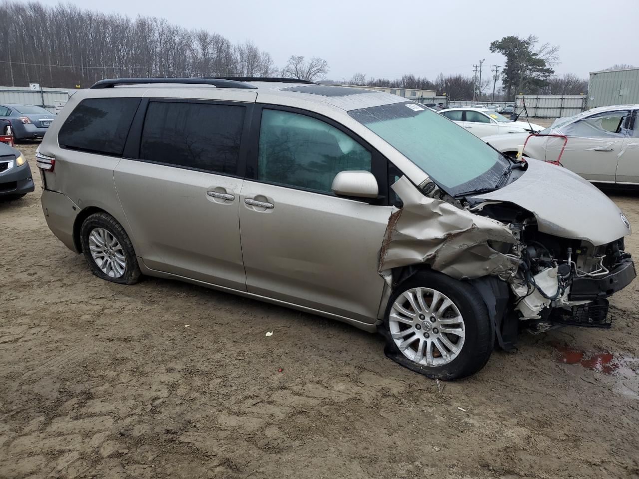 2017 Toyota Sienna - Image 4
