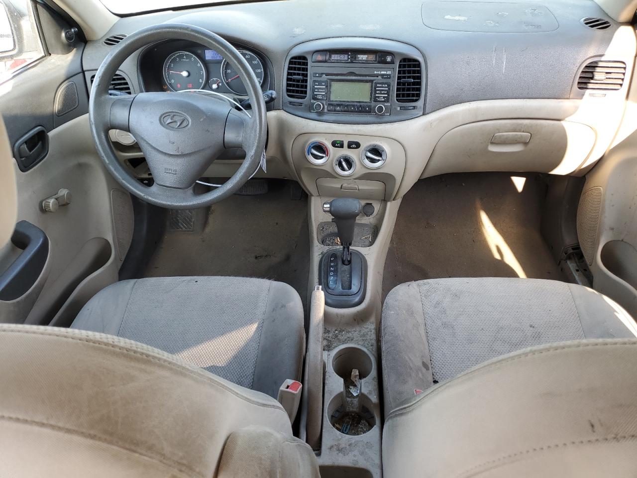 2010 Hyundai Accent - Image 8