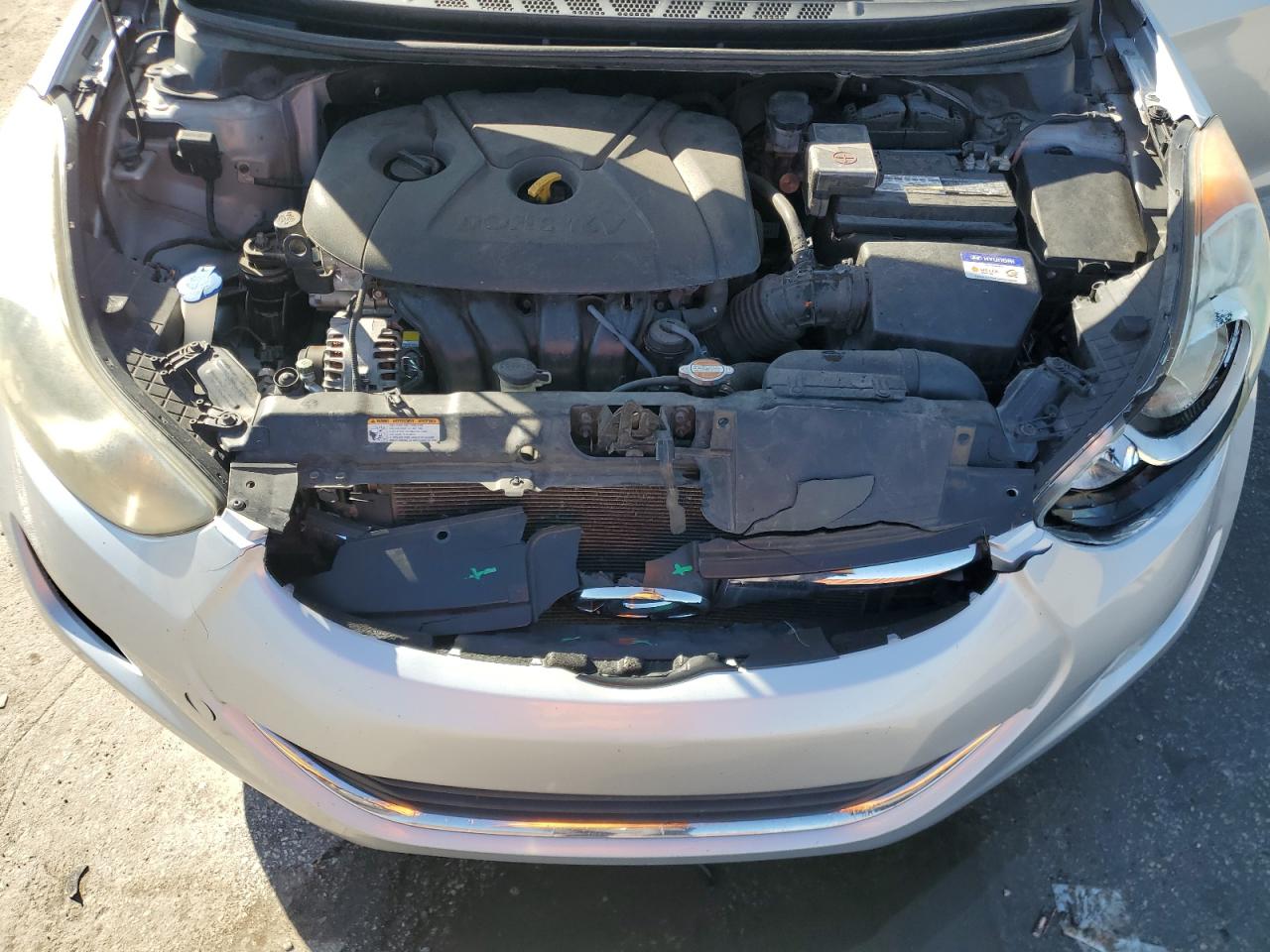 2012 Hyundai Elantra - Image 11