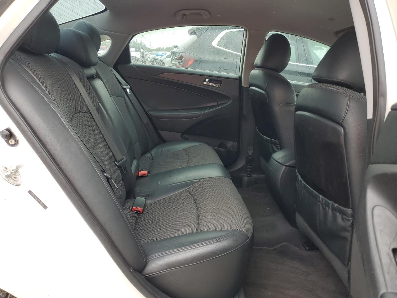 2011 Hyundai Sonata - Image 10
