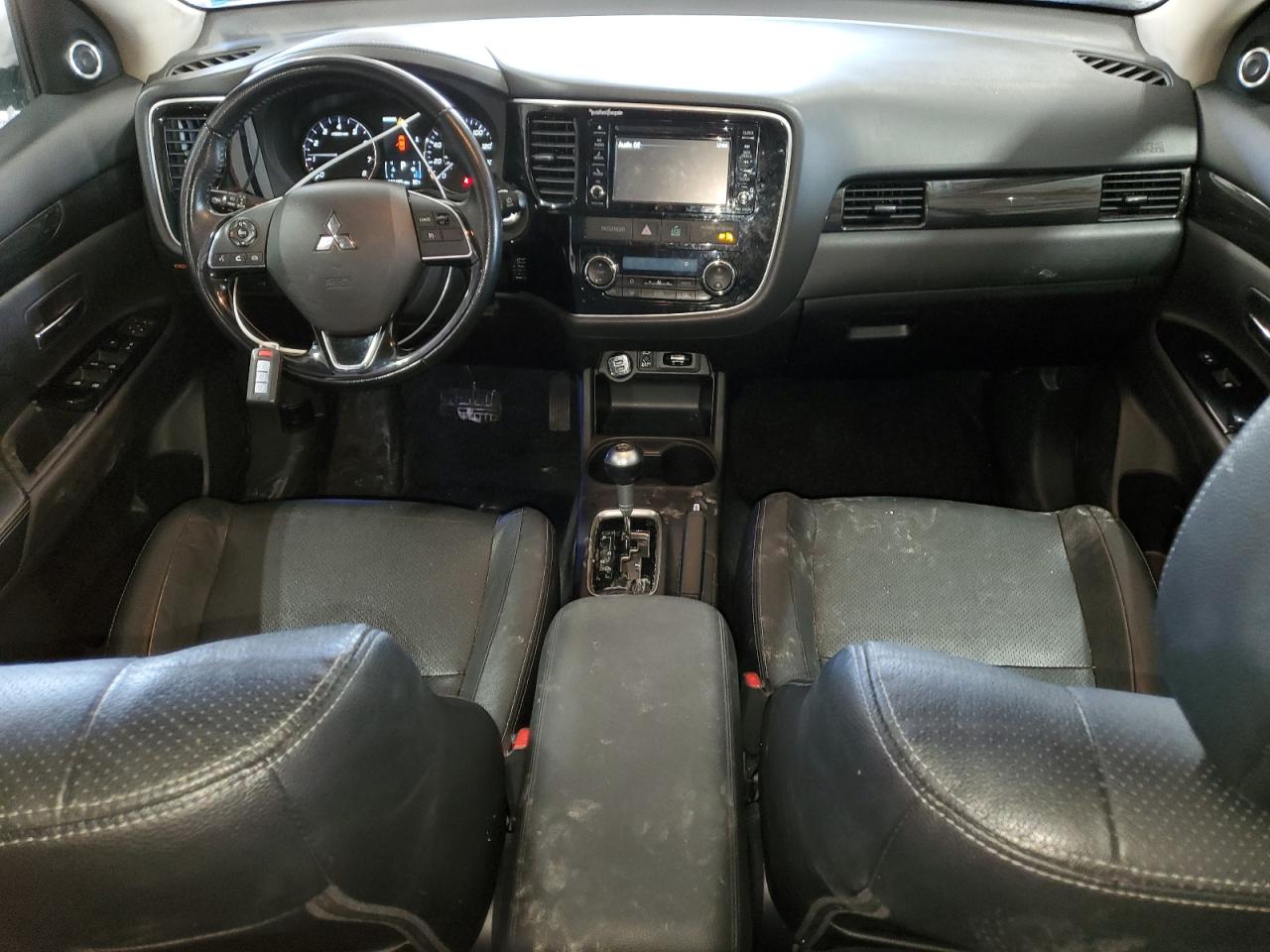 2016 Mitsubishi Outlander - Image 8