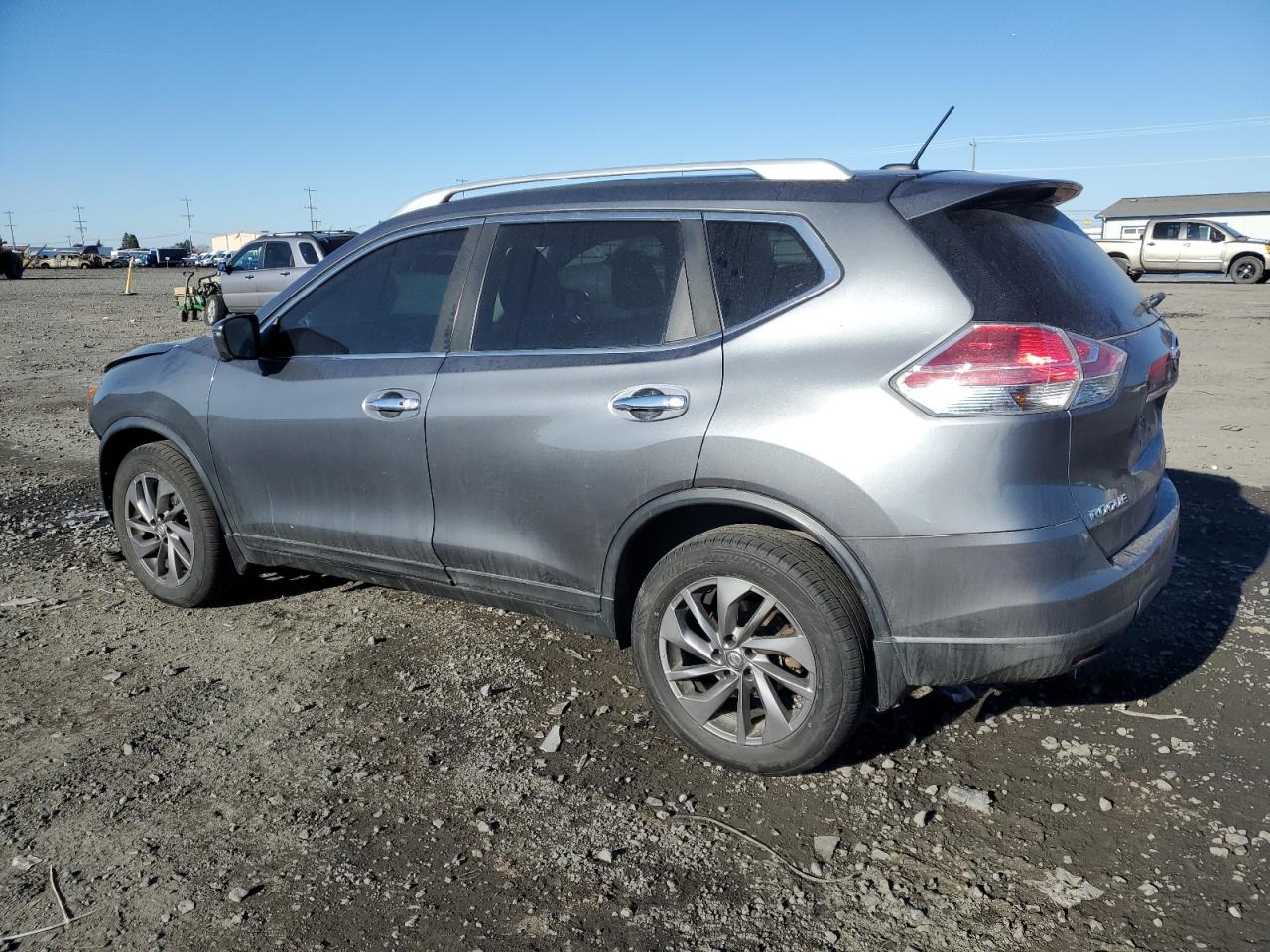 2016 Nissan Rogue - Image 2