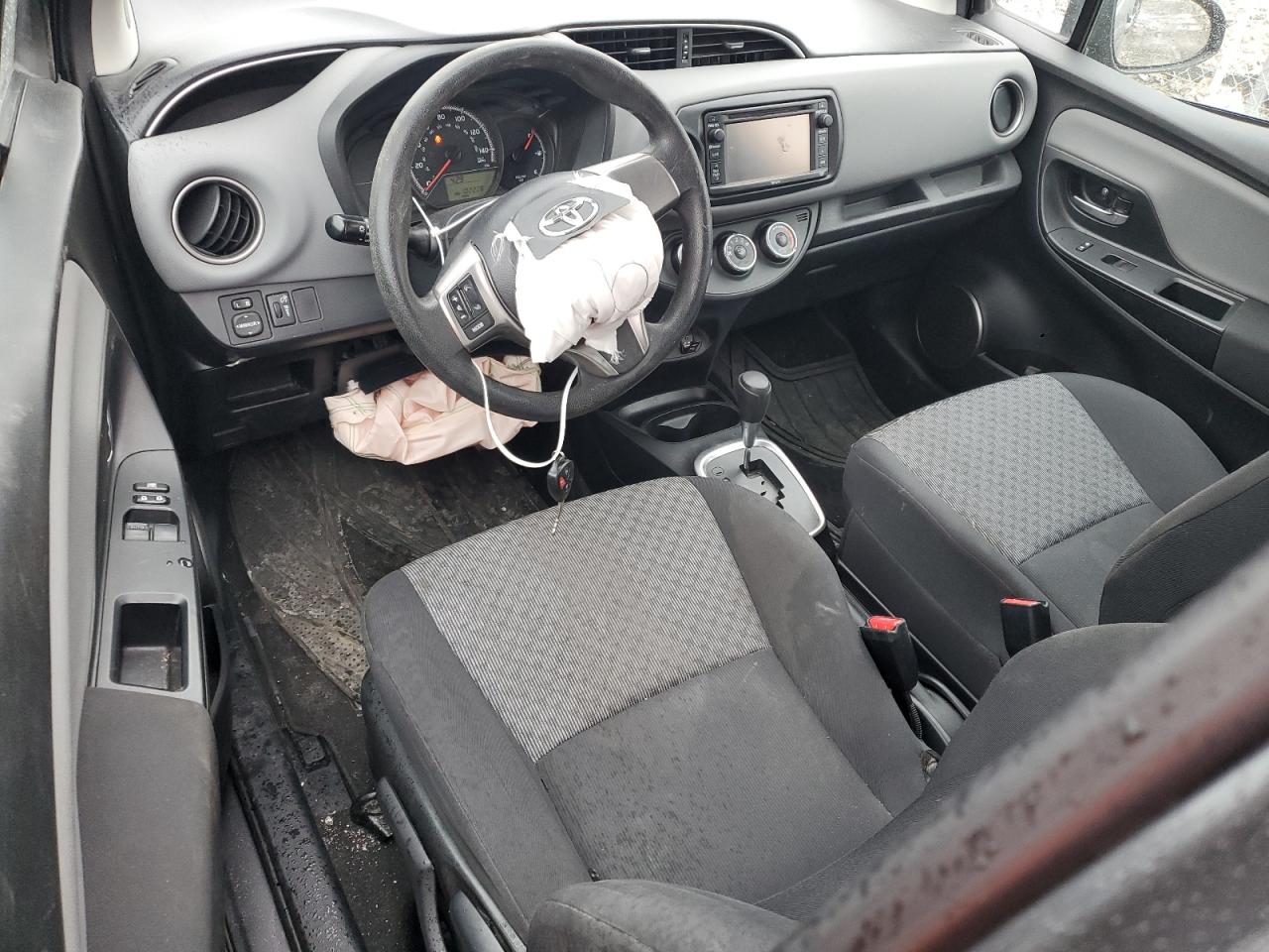 2015 Toyota Yaris - Image 8