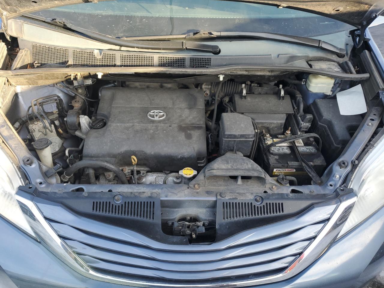 2015 Toyota Sienna - Image 13
