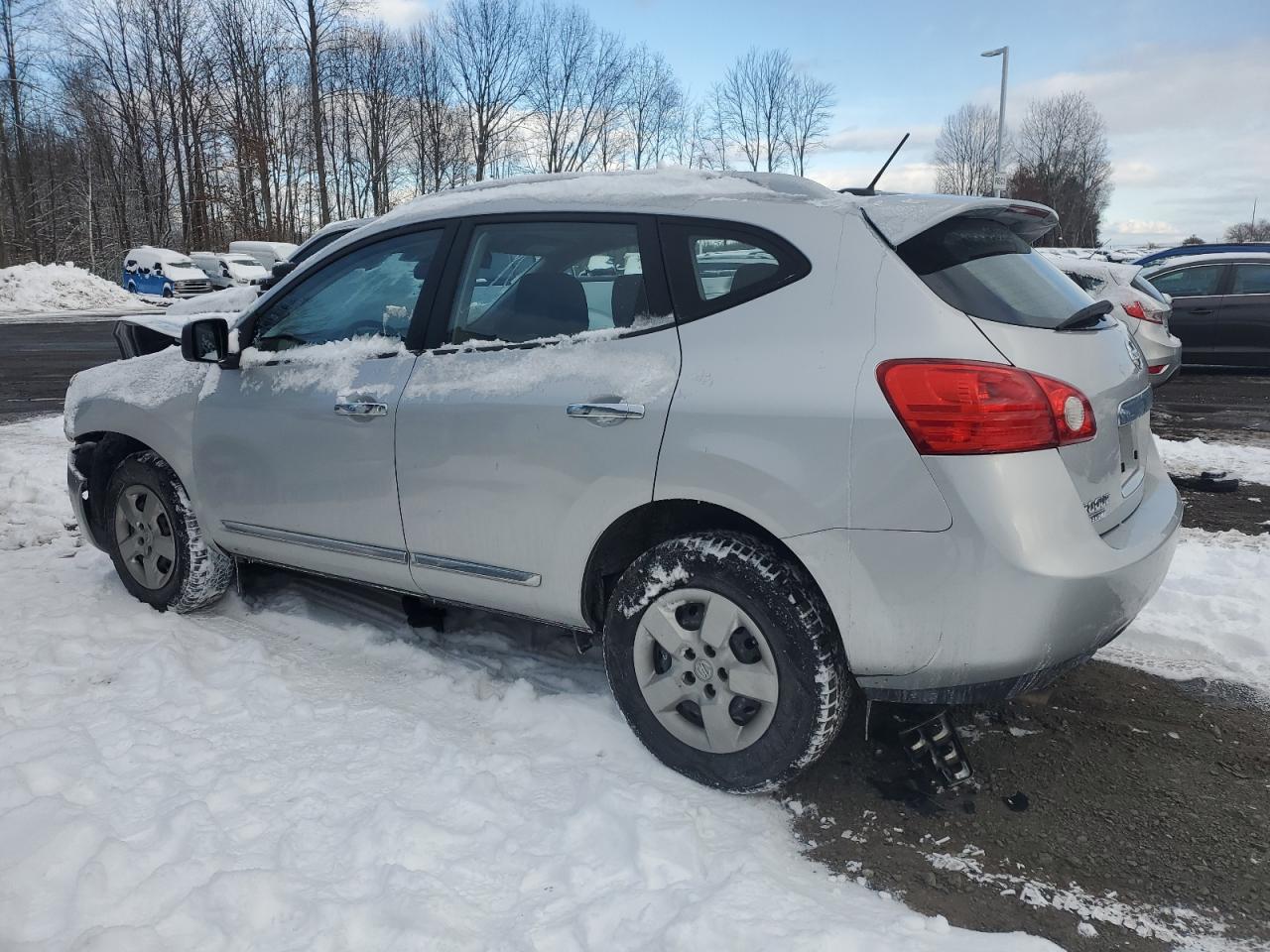 2015 Nissan Rogue - Image 2
