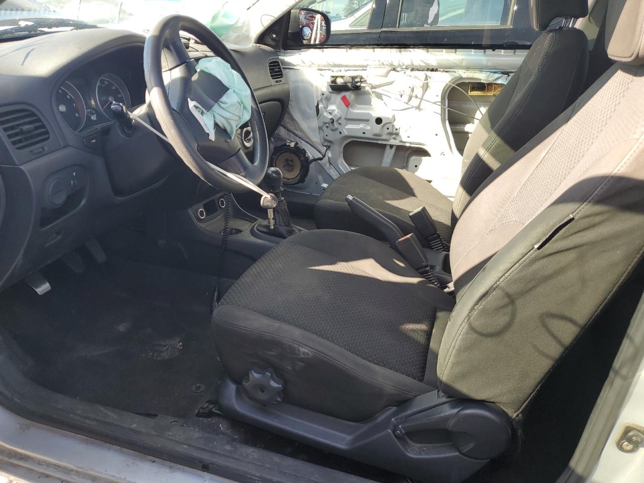 2010 Hyundai Accent - Image 7