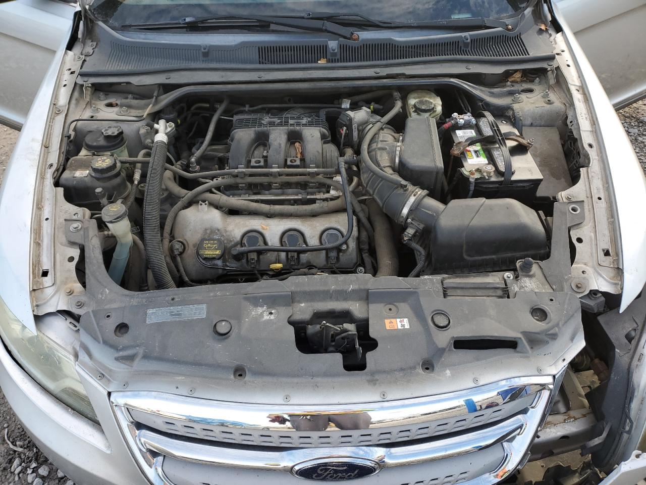 2010 Ford Taurus - Image 12