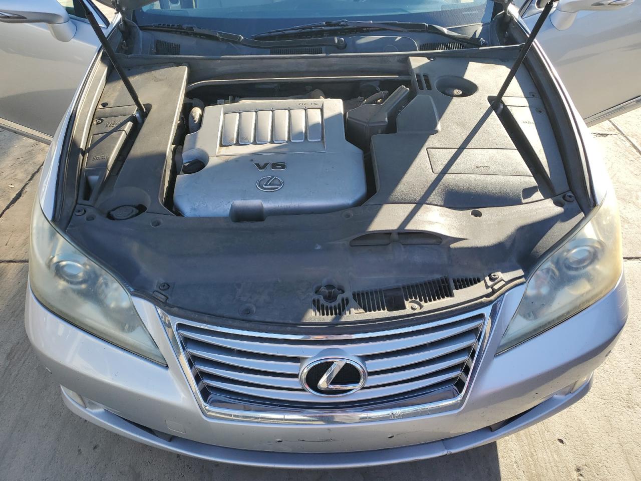 2012 Lexus ES - Image 11