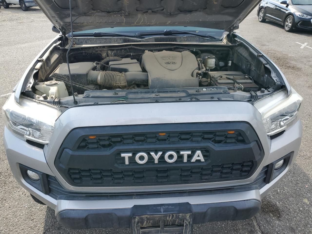 2017 Toyota Tacoma - Image 12