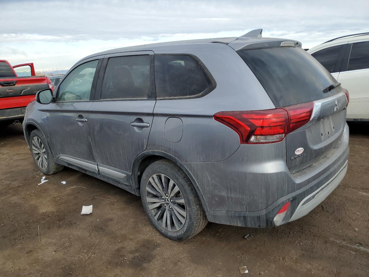 2019 Mitsubishi Outlander - Image 2