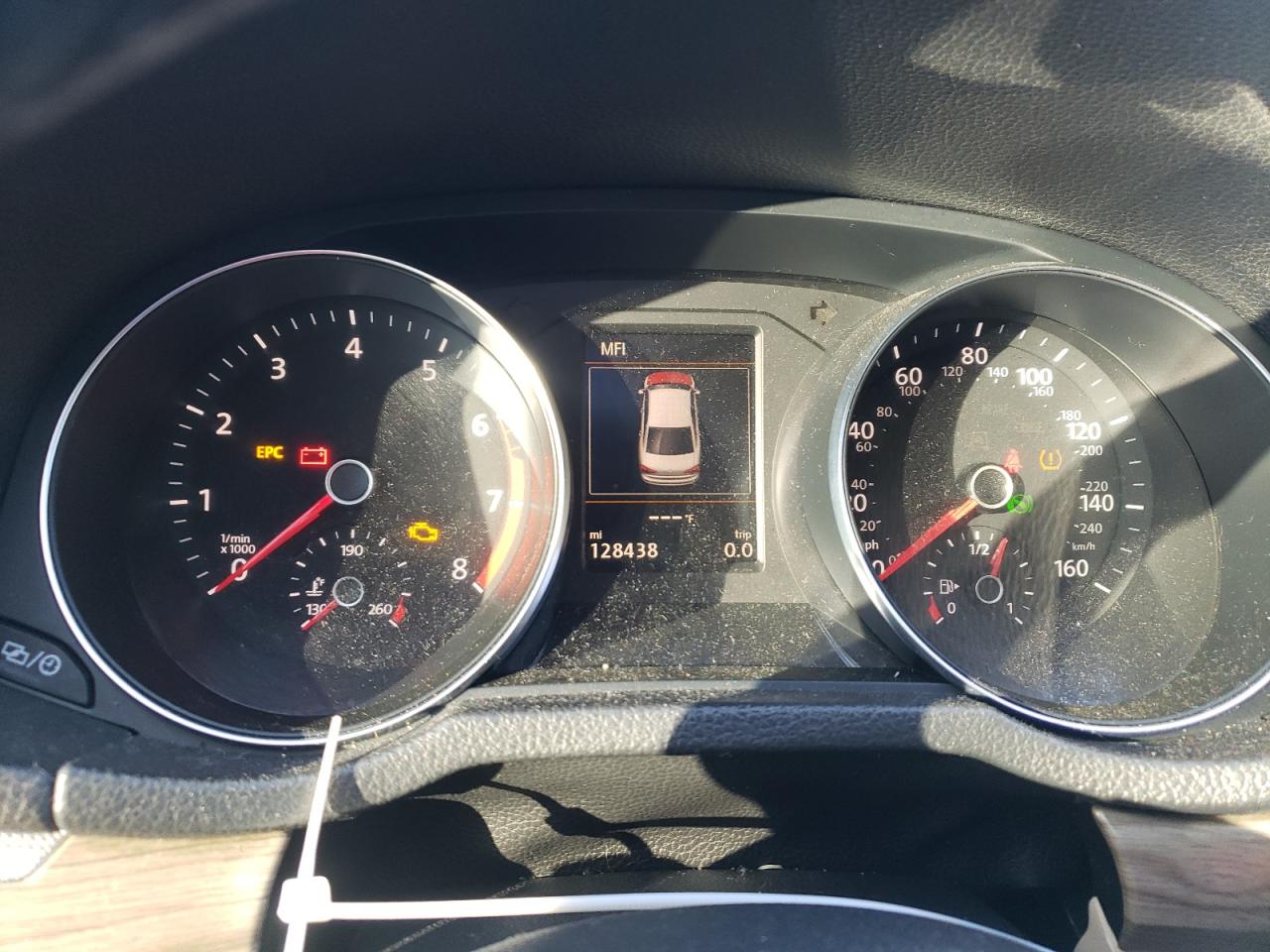 2017 Volkswagen Passat - Image 9