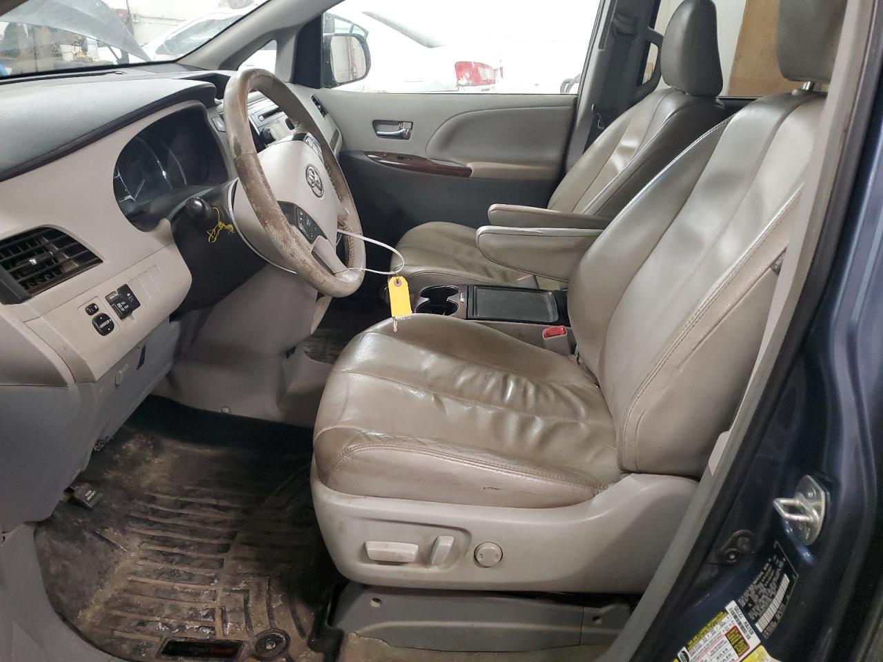 2014 Toyota Sienna - Image 7