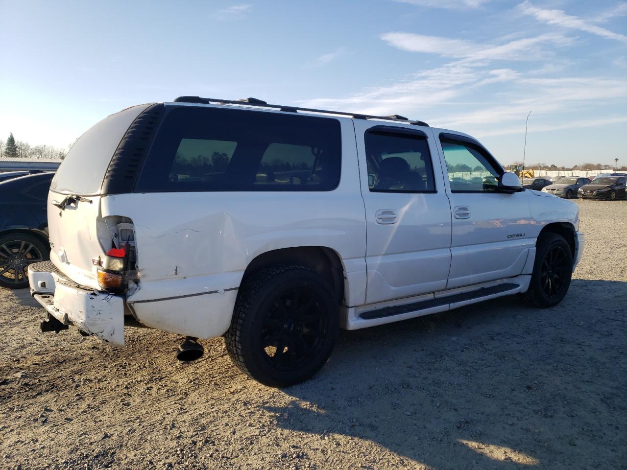 2004 GMC Yukon - Image 3