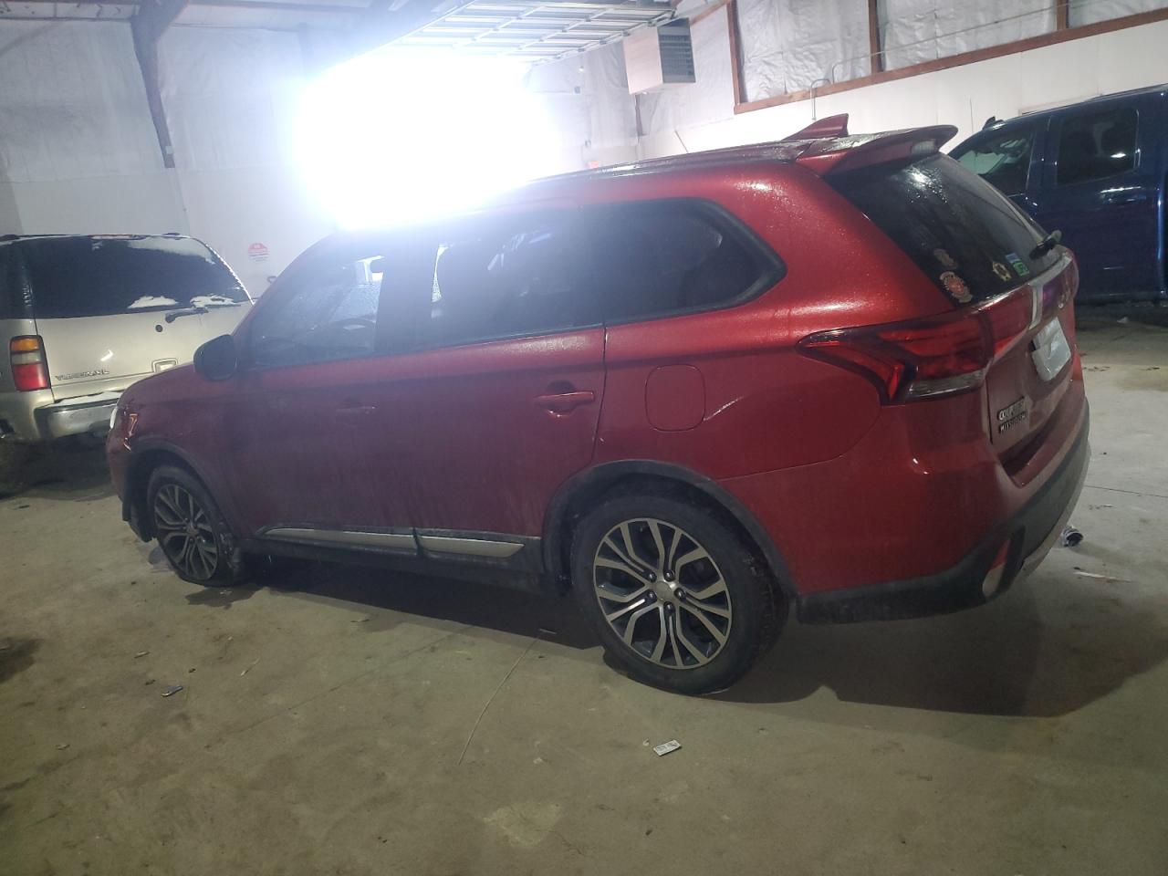 2017 Mitsubishi Outlander - Image 2