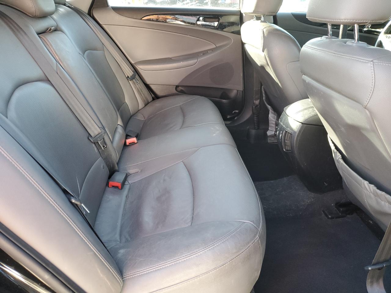 2011 Hyundai Sonata - Image 11