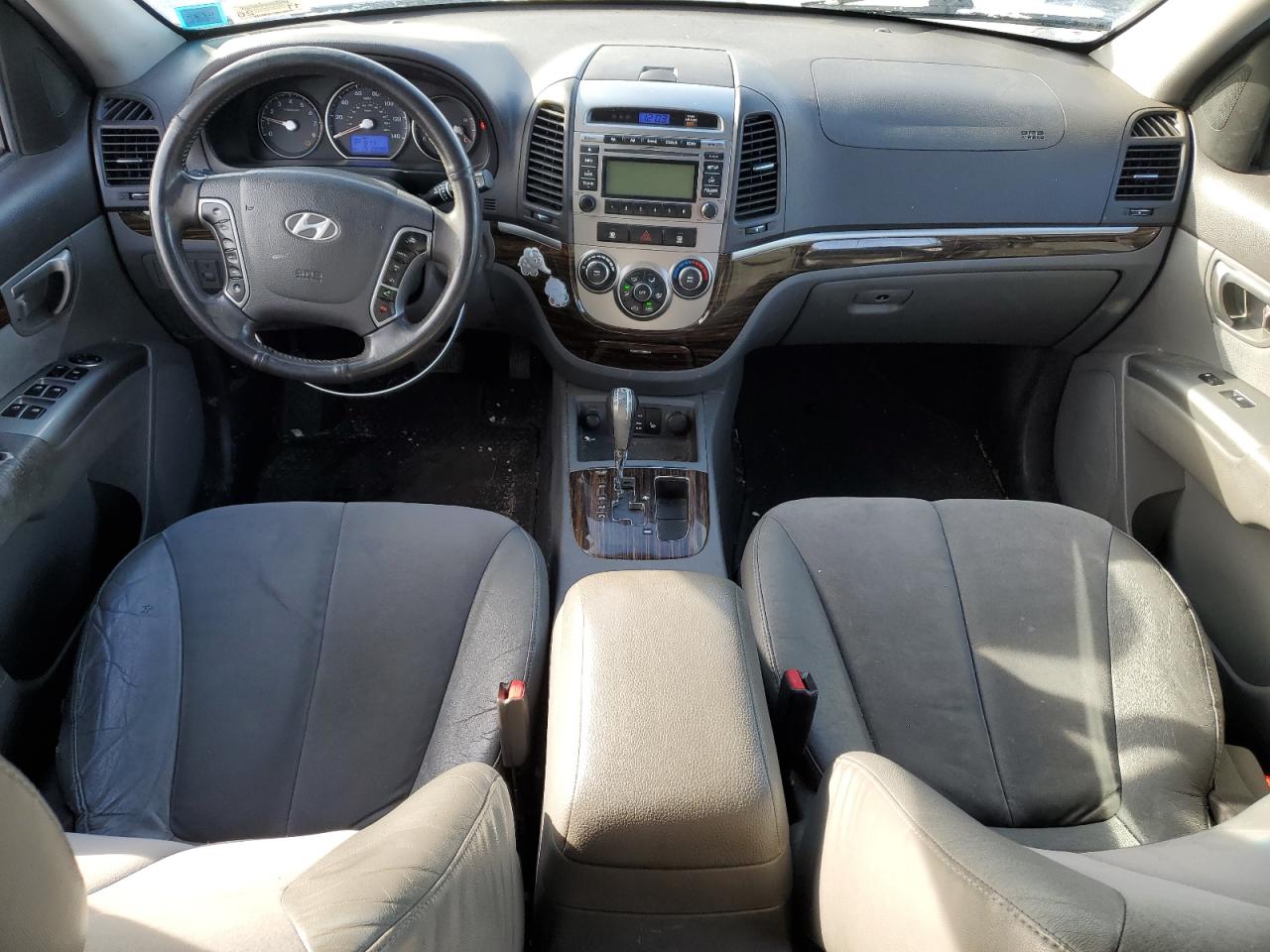 2010 Hyundai Santa Fe - Image 8