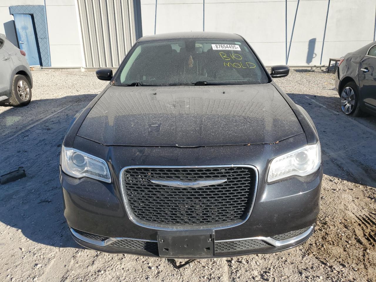 VIN 2C3CCARG5HH614578 2017 CHRYSLER 300 no.5