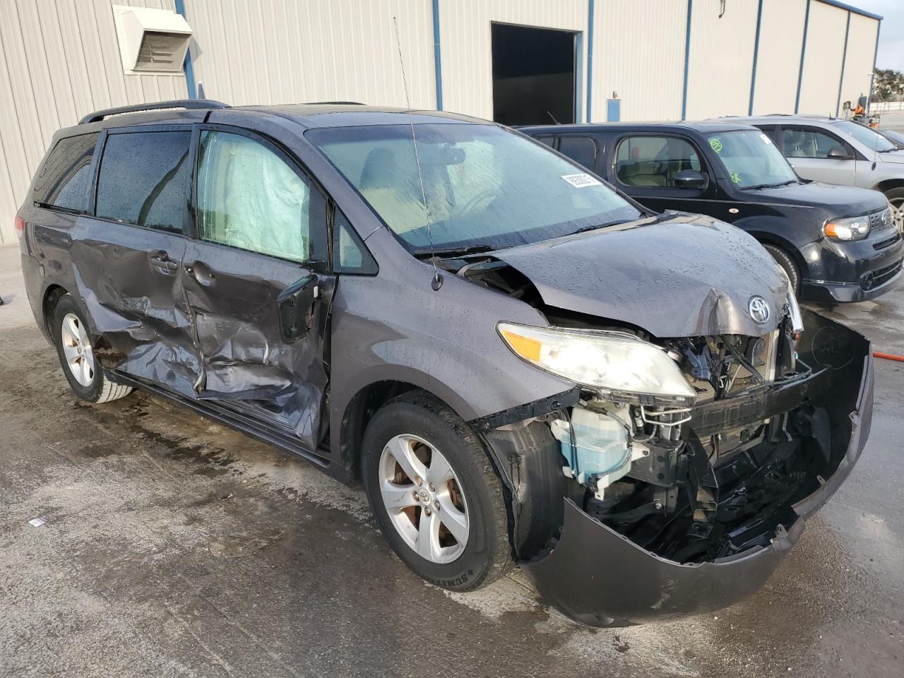 2011 Toyota Sienna - Image 4