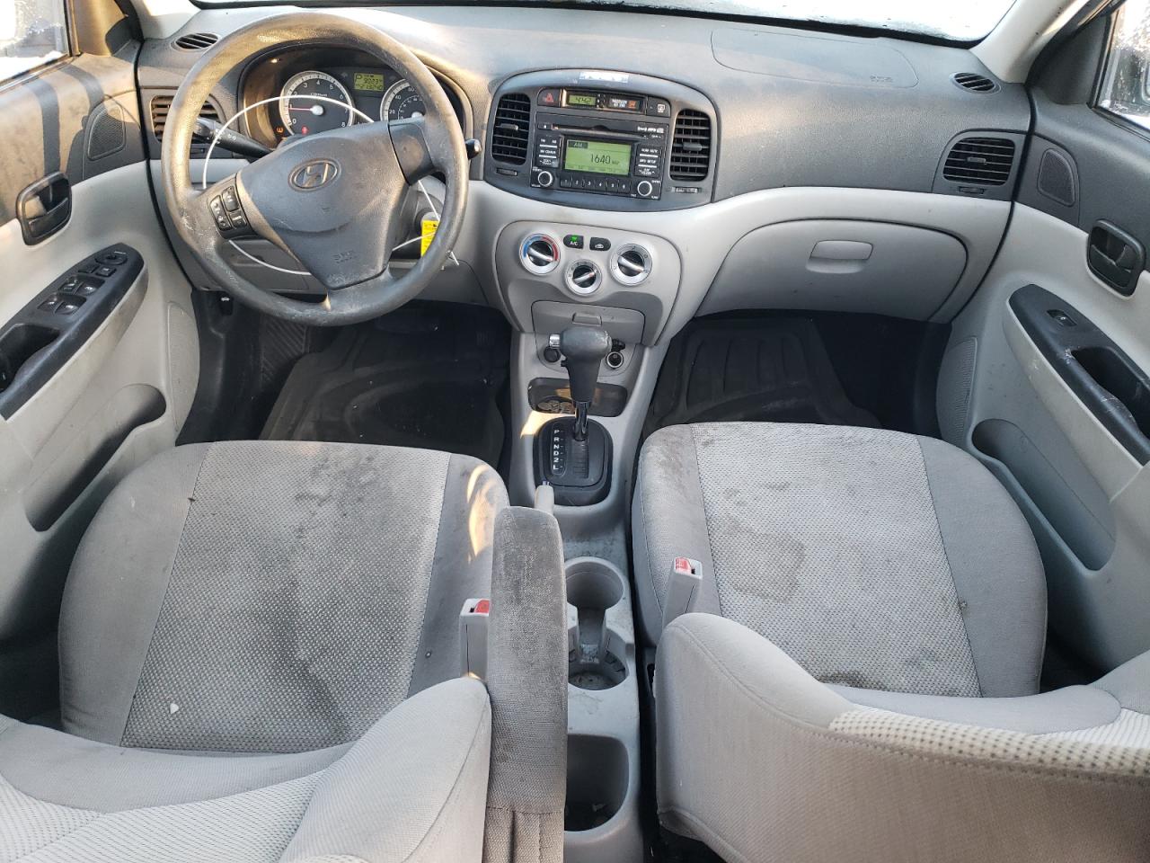 2009 Hyundai Accent - Image 8