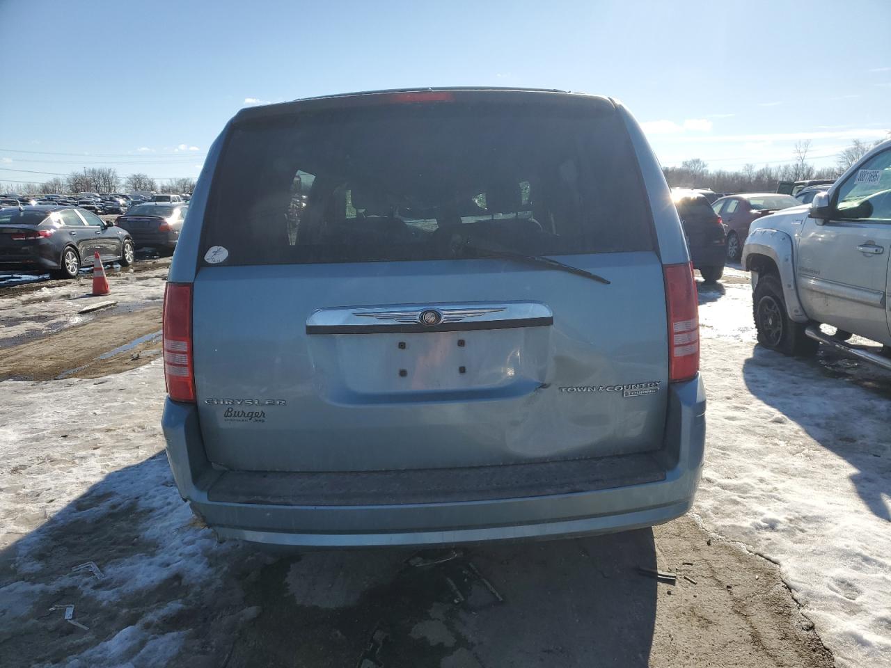 2010 Chrysler Town & Country - Image 6