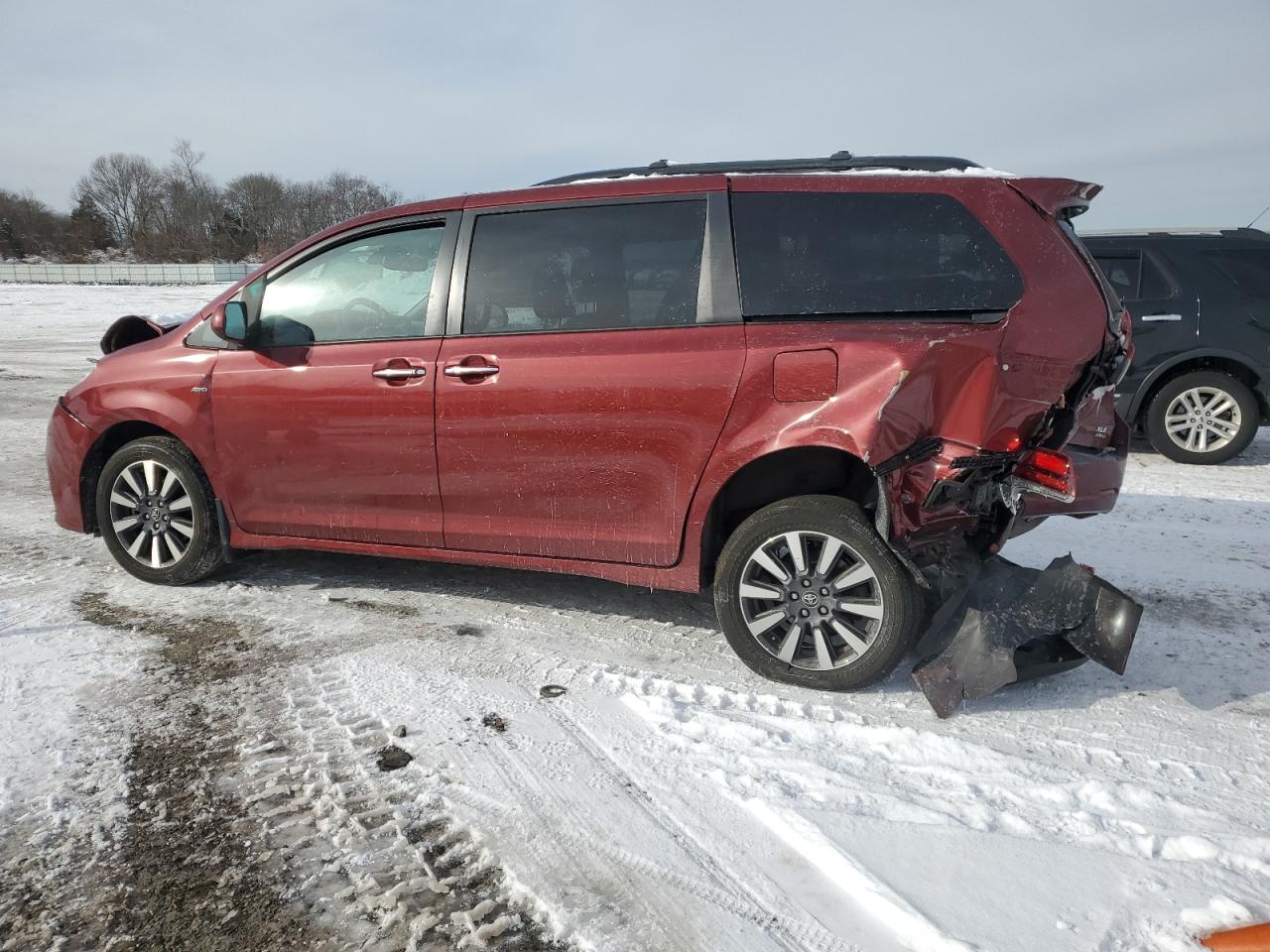 2020 Toyota Sienna - Image 2