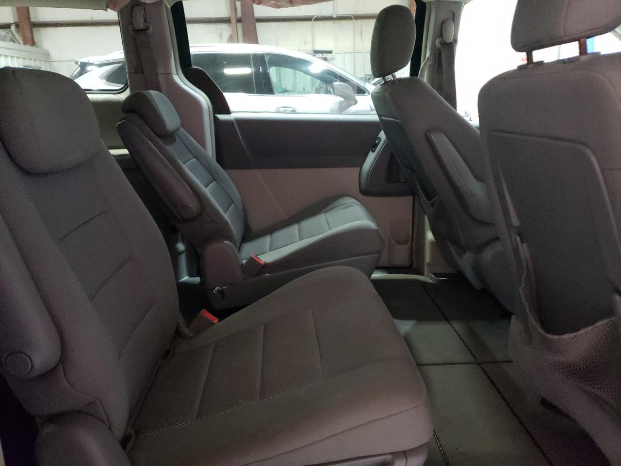 2009 Dodge Caravan - Image 12