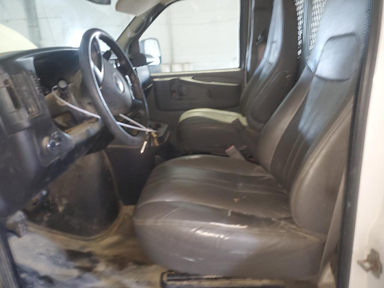 2015 GMC Savana - Image 7