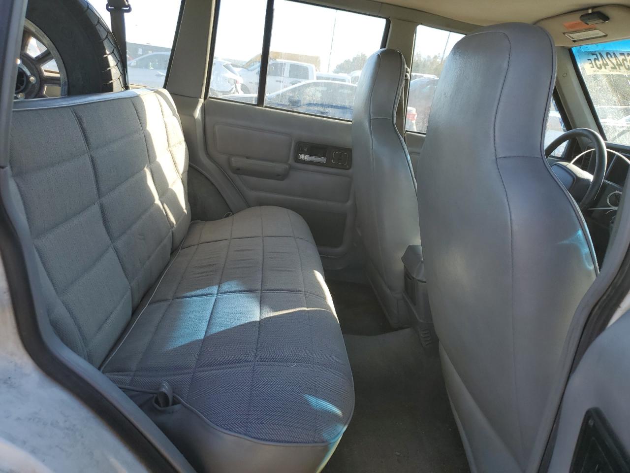 1996 Jeep Grand Cherokee - Image 11