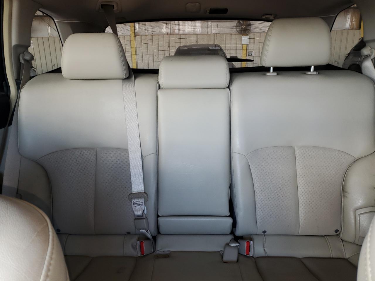 2012 Subaru Outback - Image 10