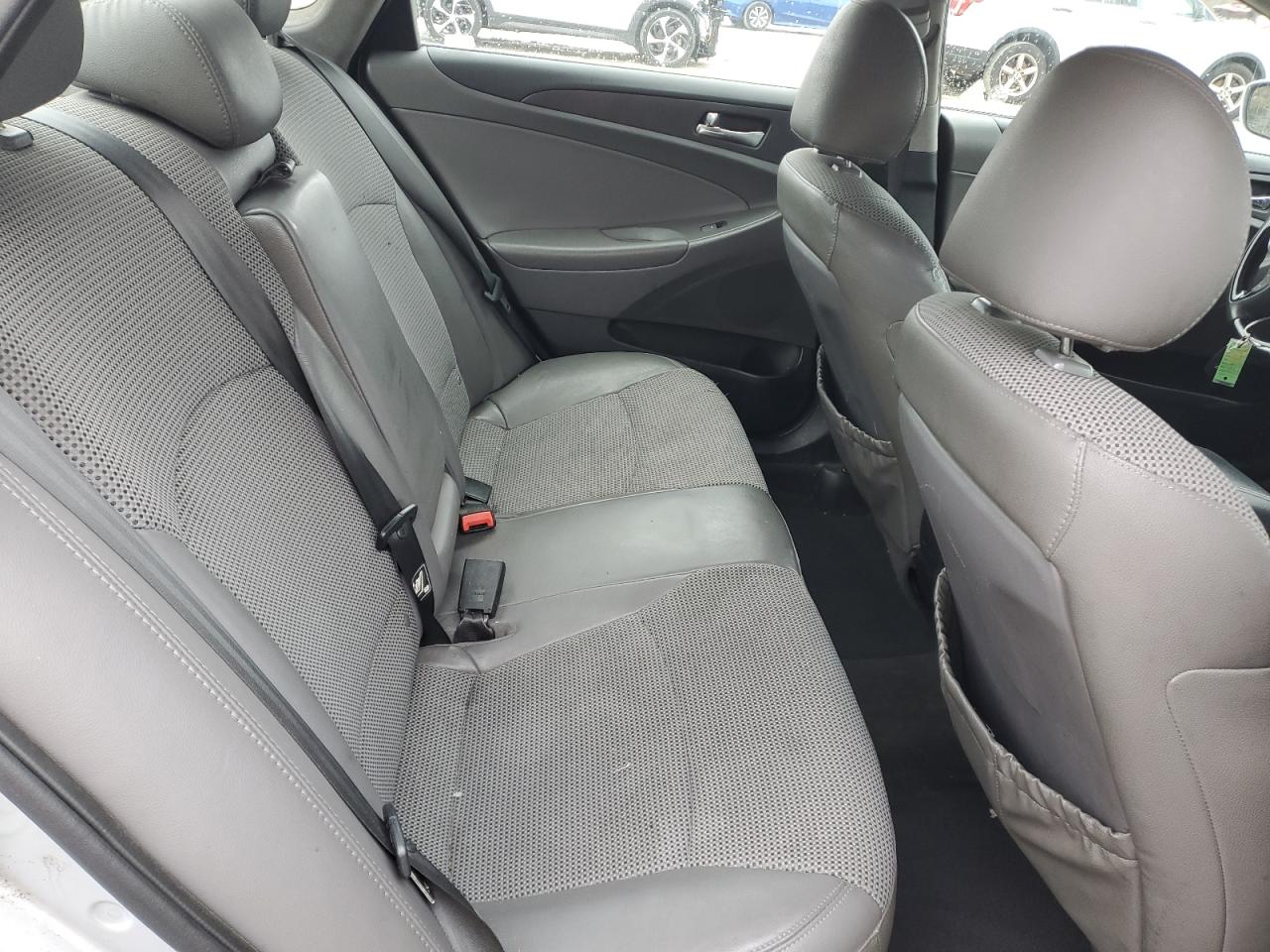 2012 Hyundai Sonata - Image 10