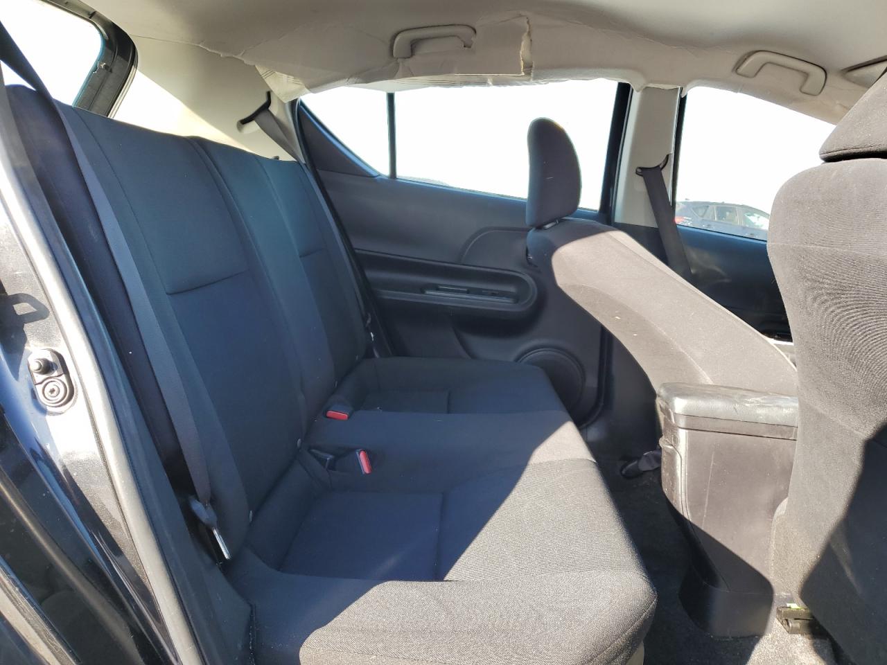 2016 Toyota Prius - Image 12
