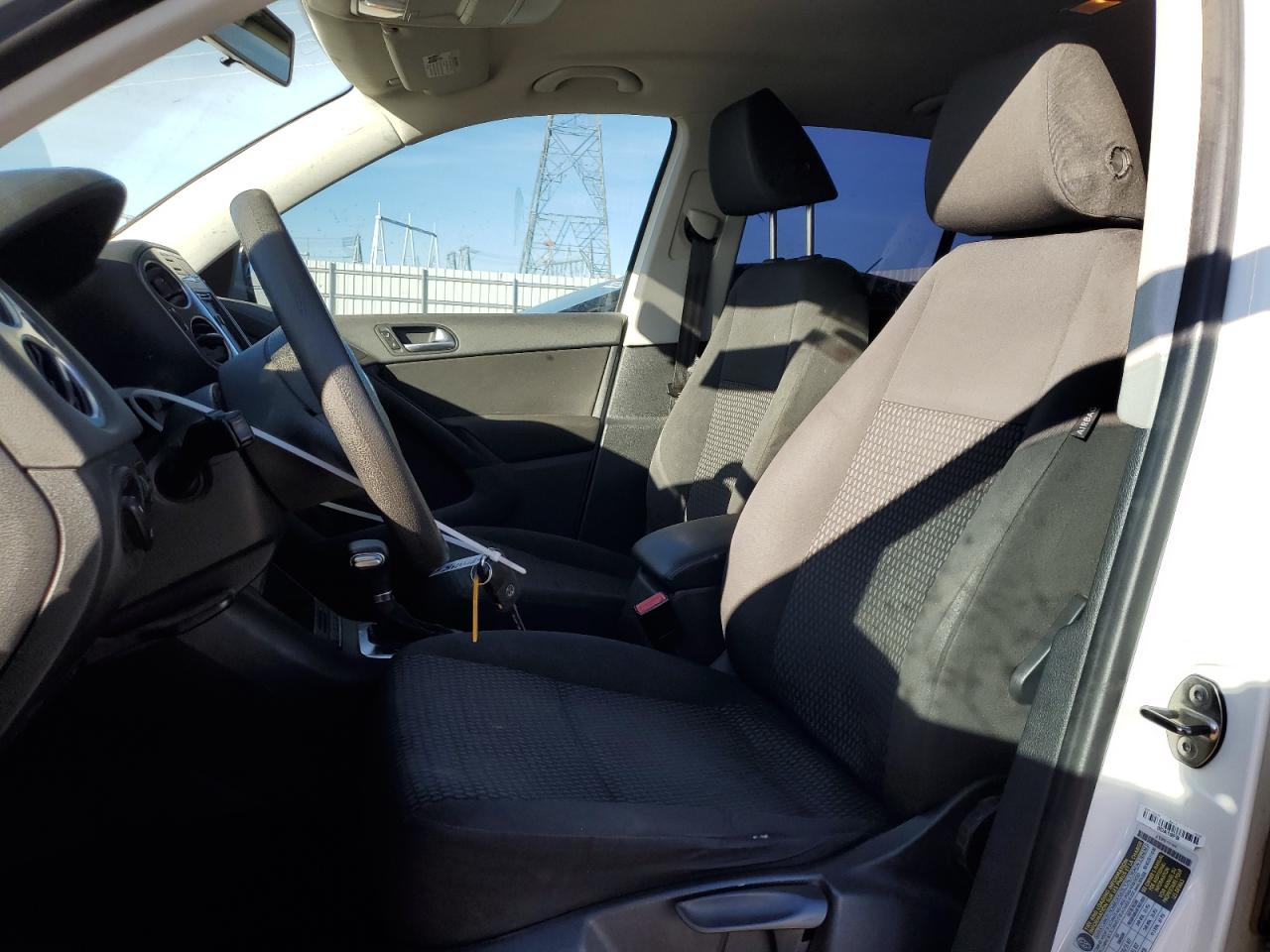 2010 Volkswagen Tiguan - Image 7