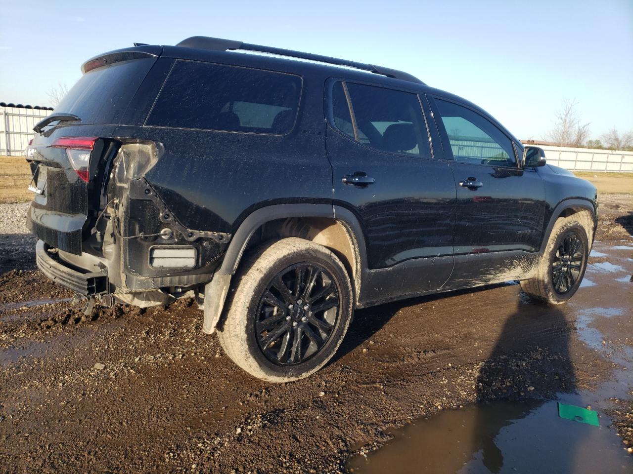 2022 GMC Acadia - Image 3