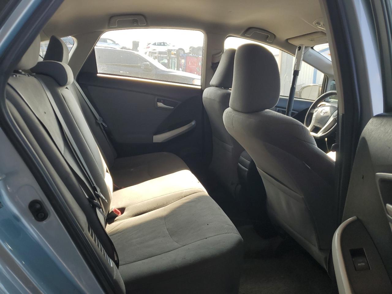 2012 Toyota Prius - Image 10