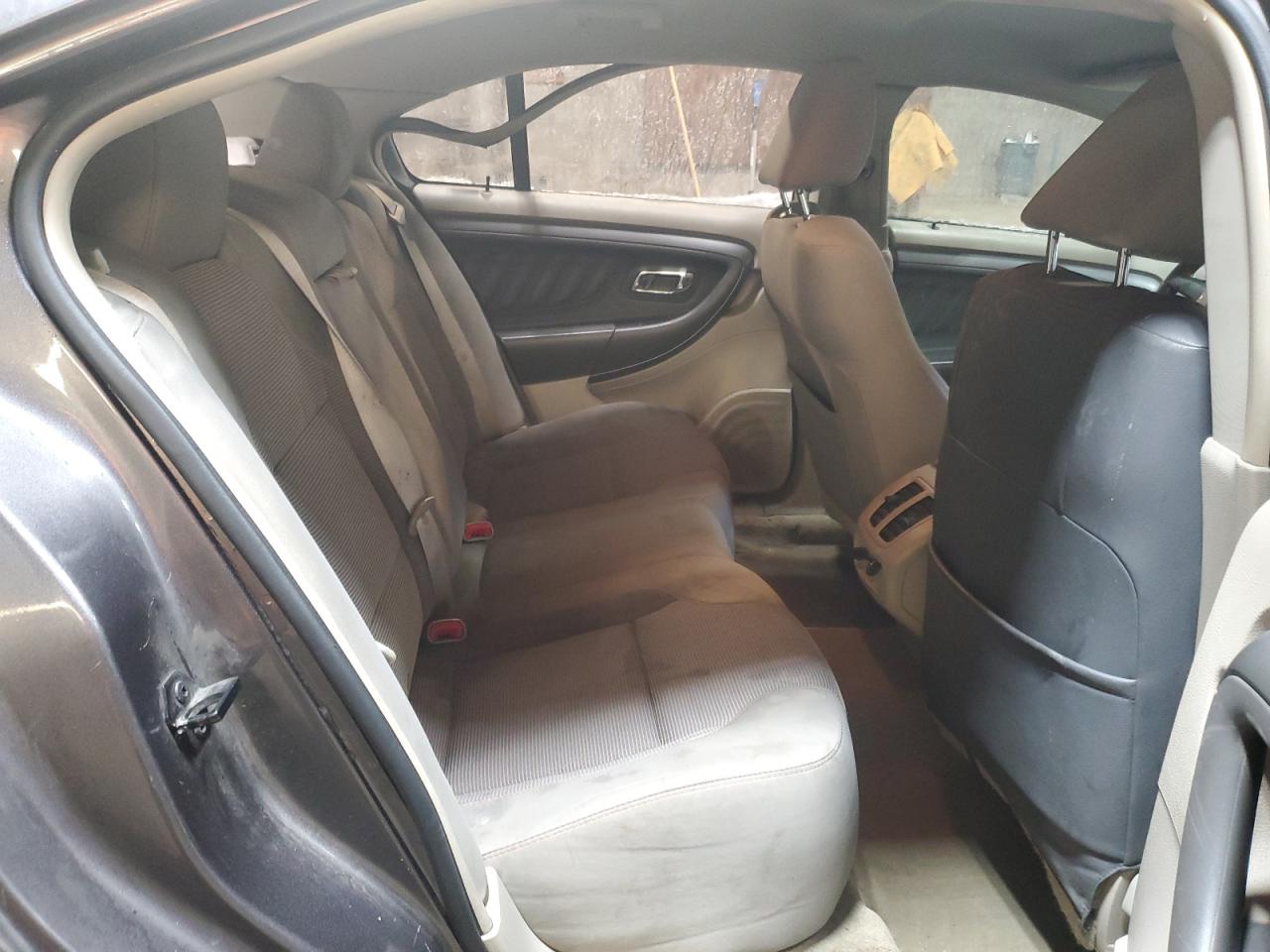 2011 Ford Taurus - Image 10