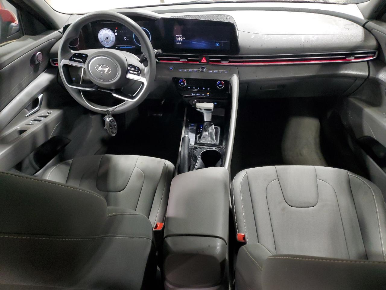 2024 Hyundai Elantra - Image 8