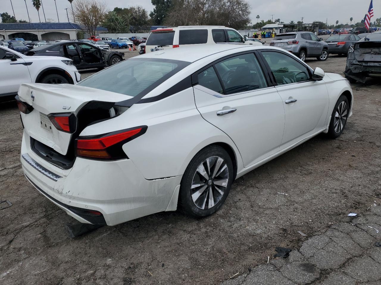 2019 Nissan Altima - Image 3