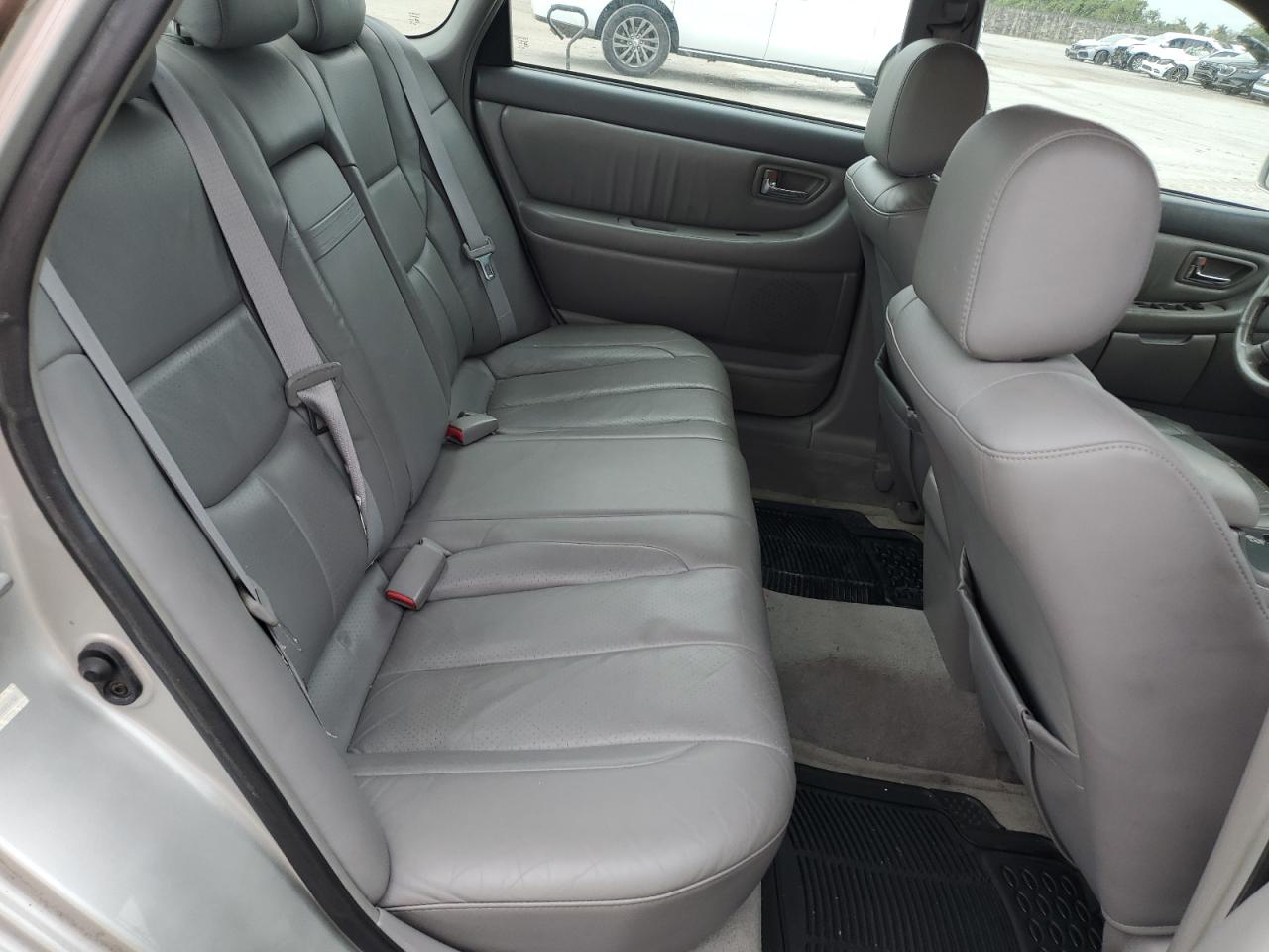 2003 Toyota Avalon - Image 10