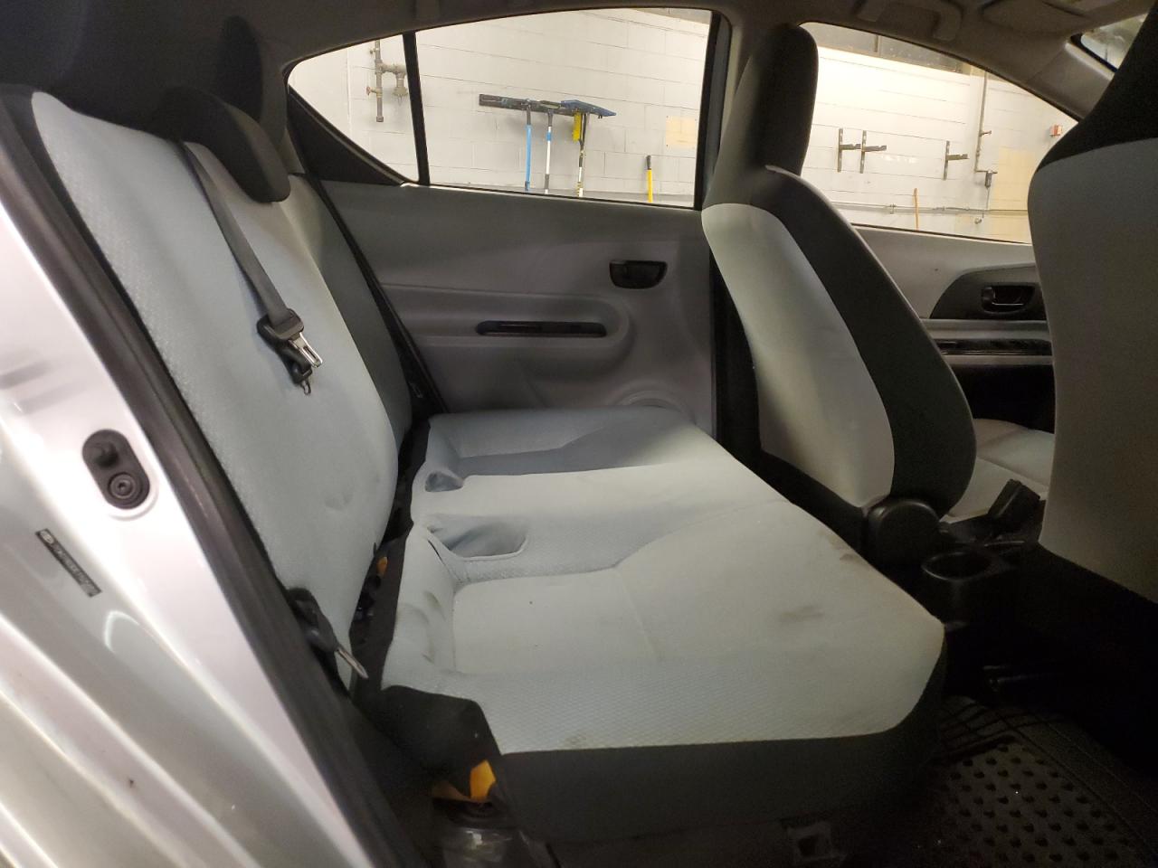 2012 Toyota Prius - Image 10