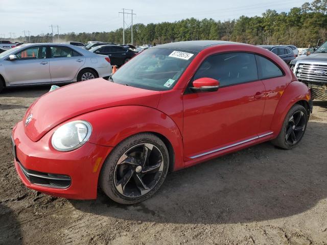  VOLKSWAGEN BEETLE 2013 Красный