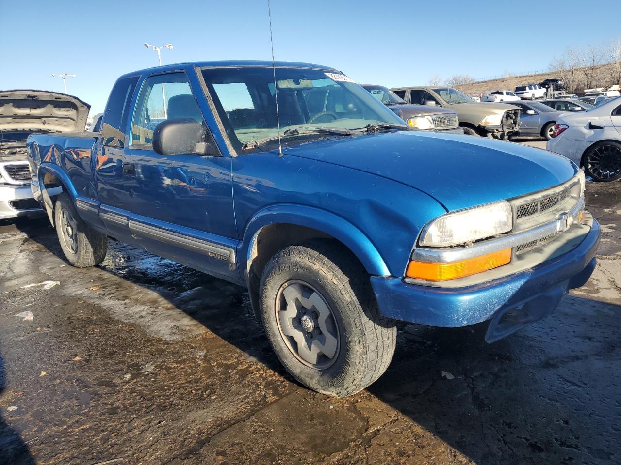 2000 Chevrolet S-10 Pickup - Image 4