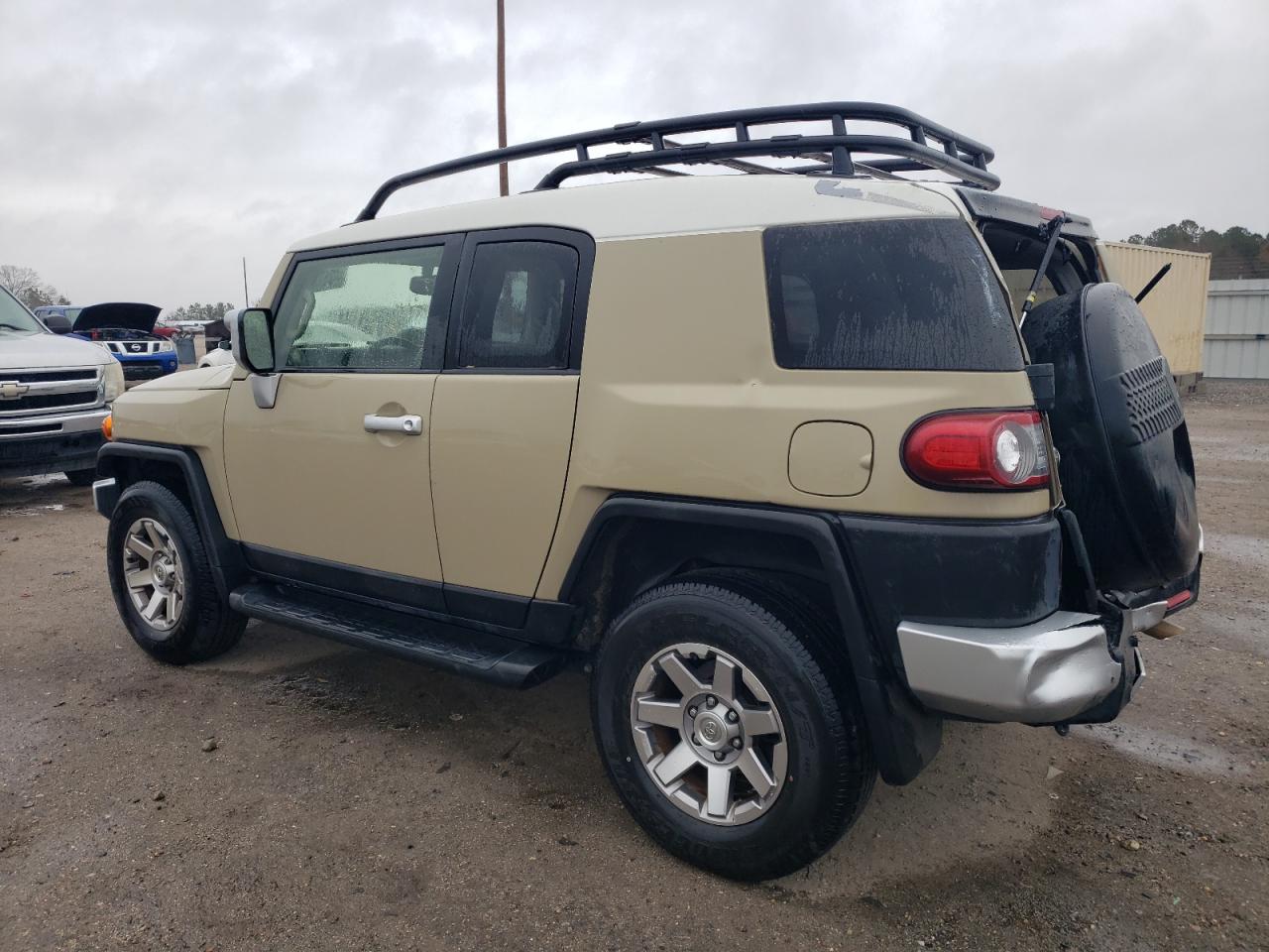 2014 Toyota FJ Cruiser - Image 2