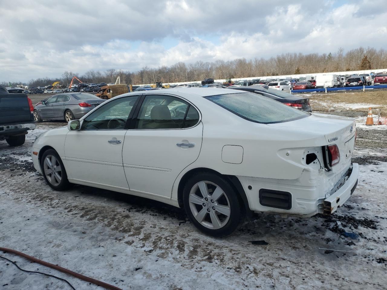 2005 Lexus ES - Image 2