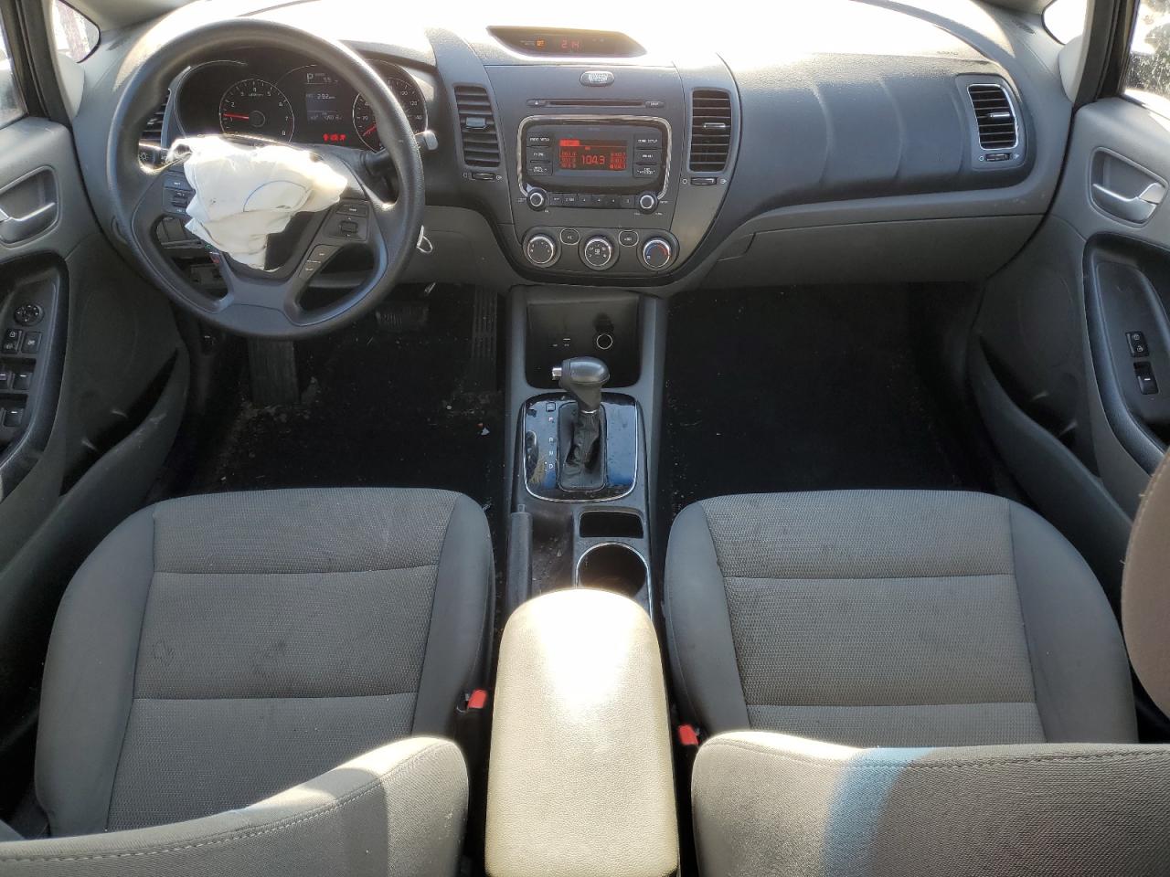 2017 Kia Forte - Image 8
