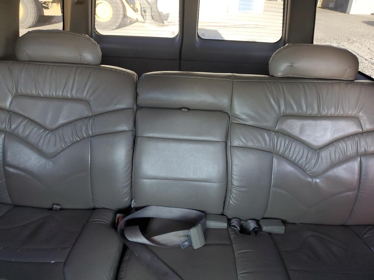 1999 Chevrolet Tahoe - Image 10