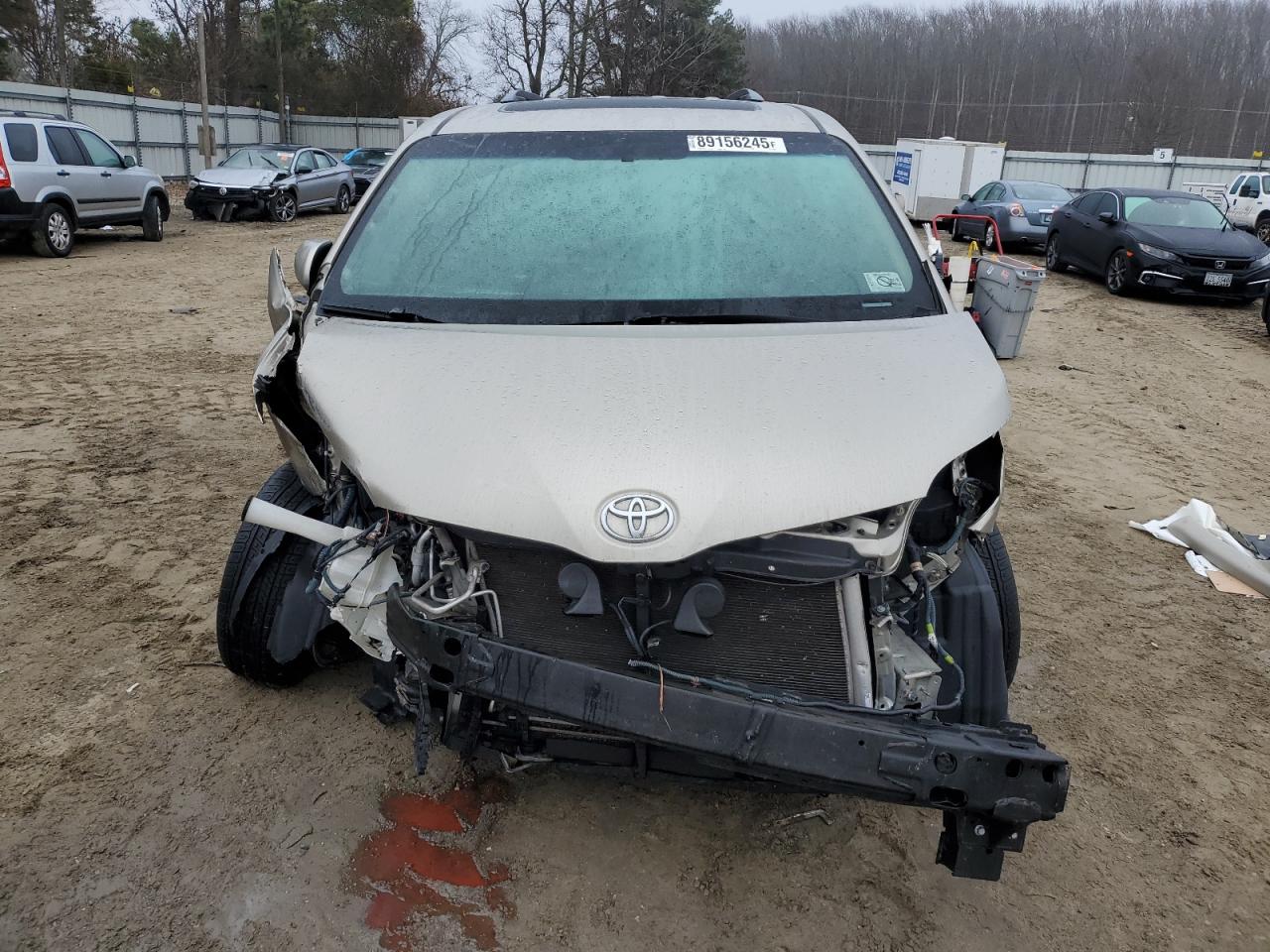 2017 Toyota Sienna - Image 5