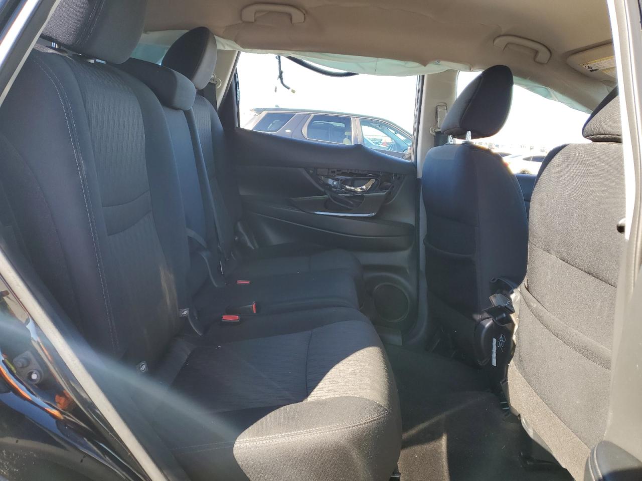 2018 Nissan Rogue - Image 11