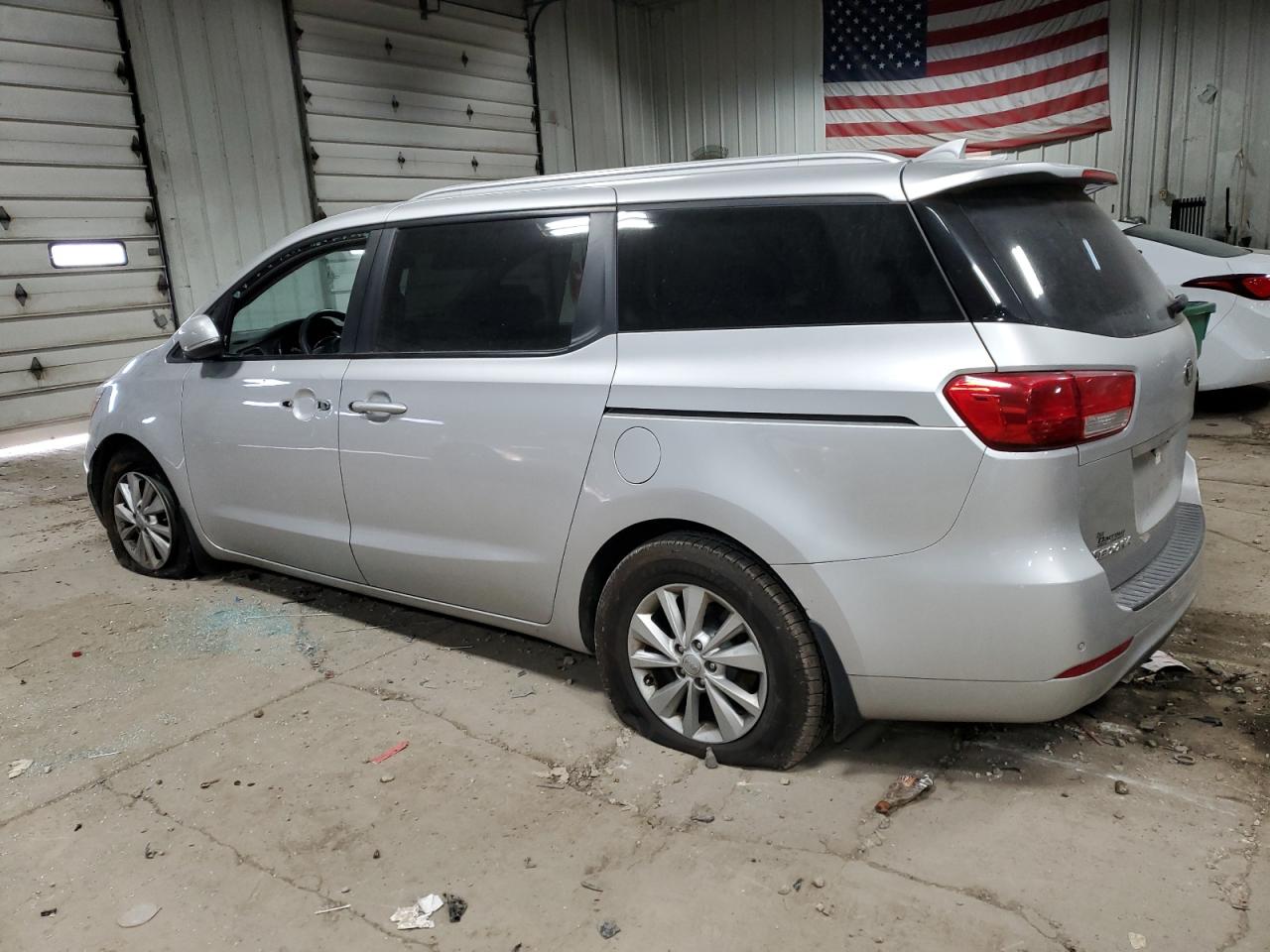 2016 Kia Sedona - Image 2