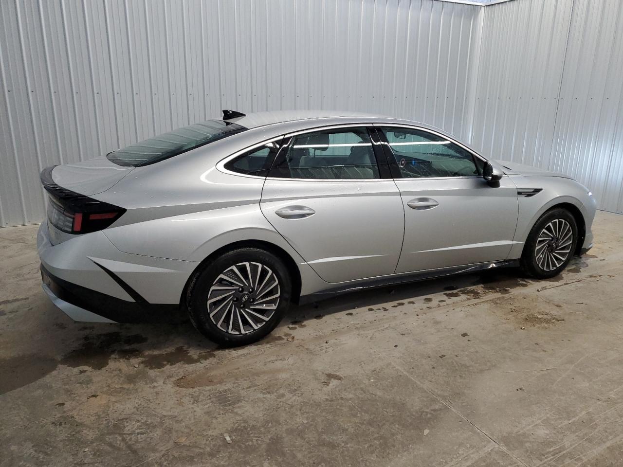 2024 Hyundai Sonata - Image 3