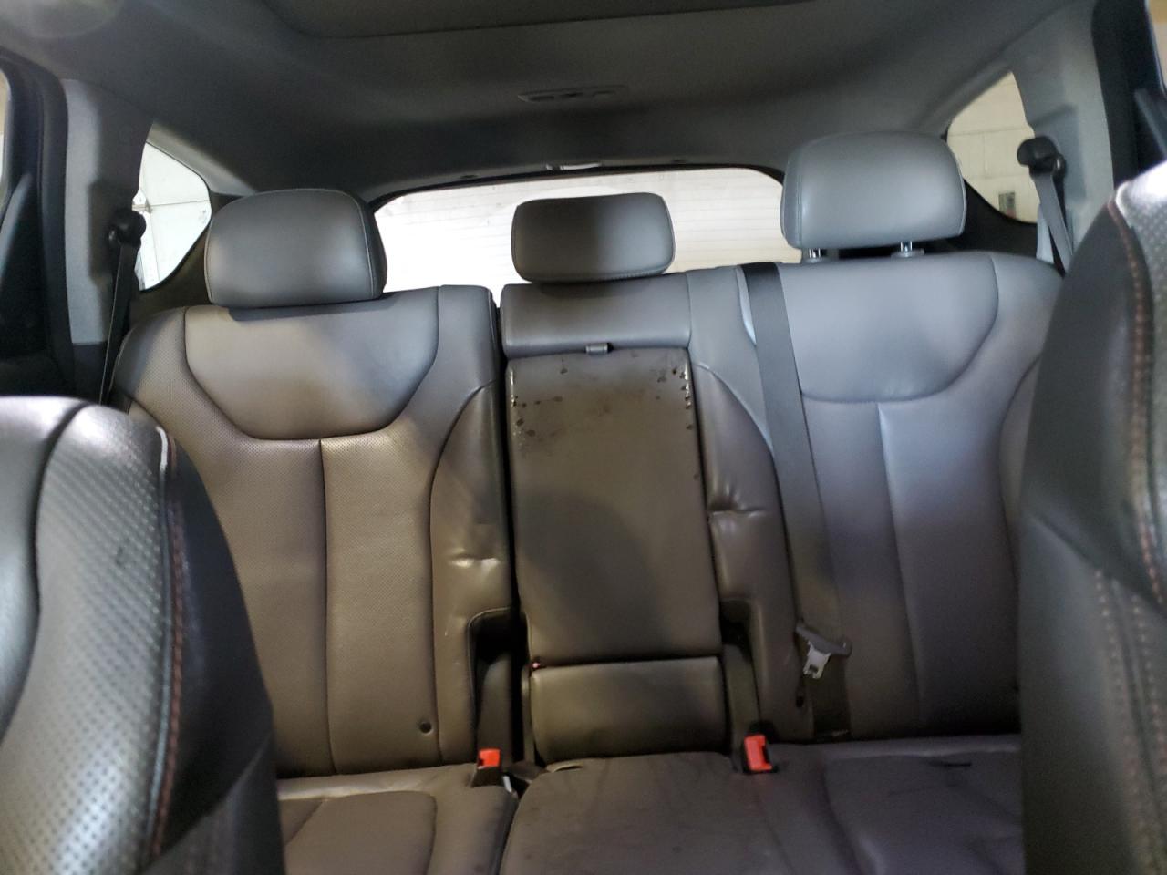 2020 Hyundai Santa Fe - Image 10